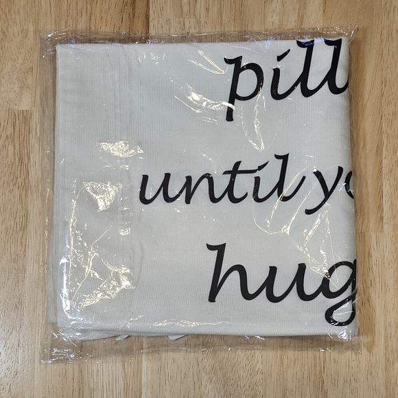 NWT✨️Love Text Pillowcase - Picture 3 of 8
